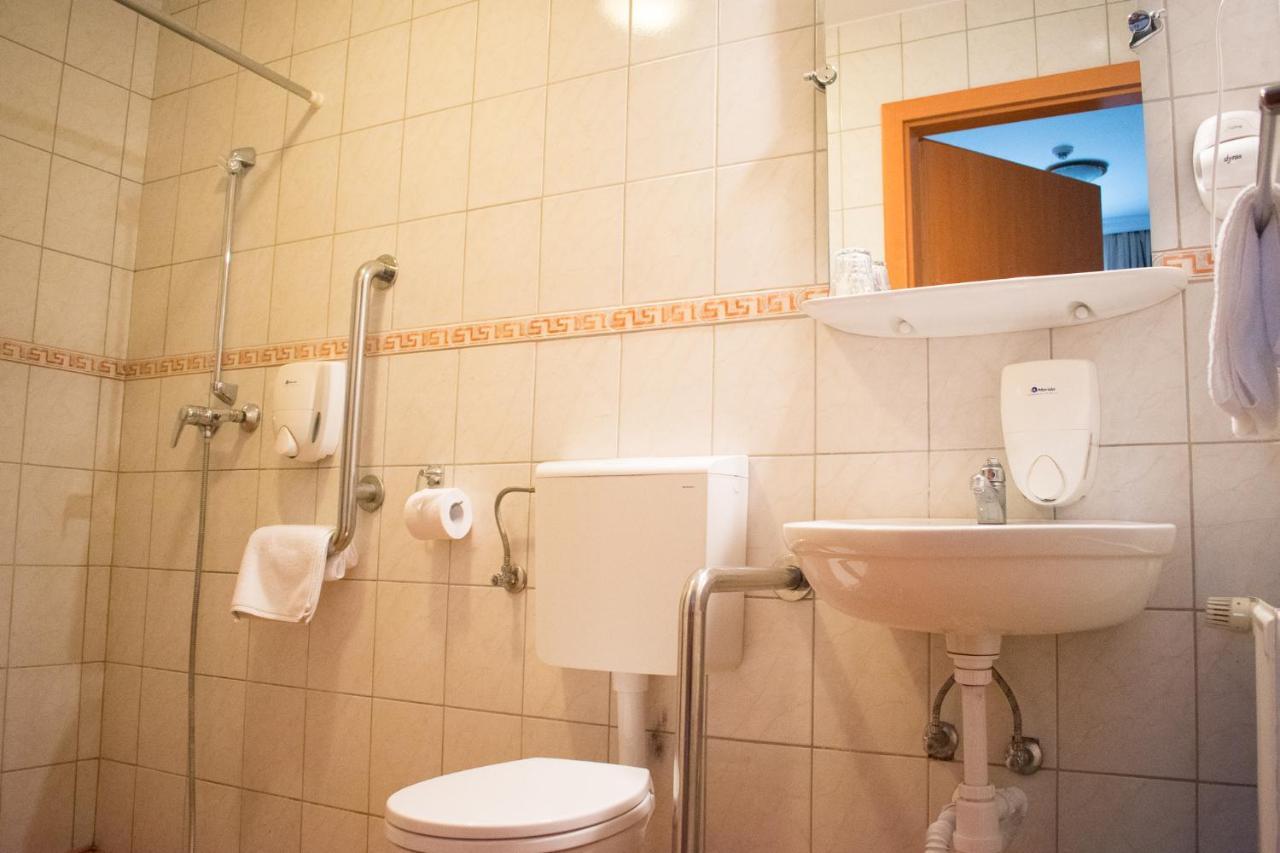 P4W Hotel Residence Szombathely Extérieur photo