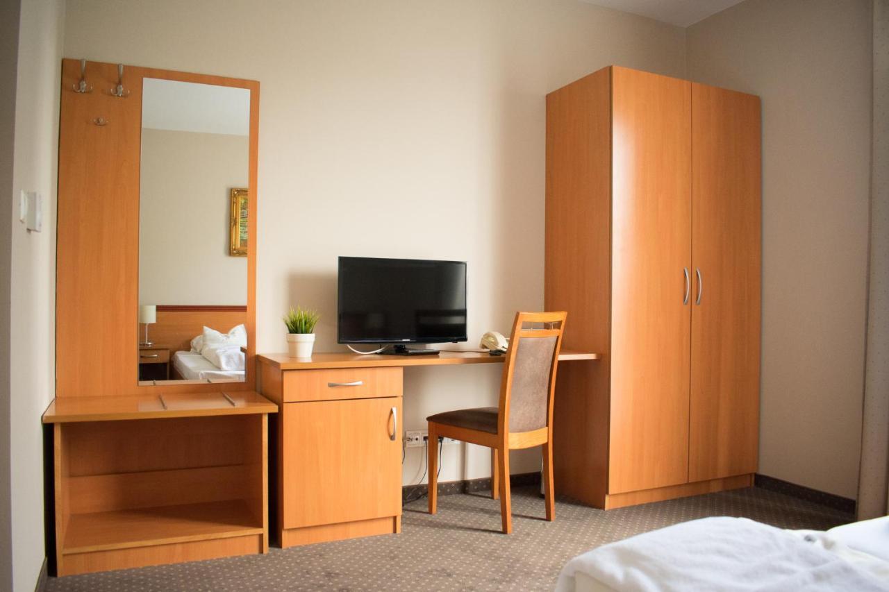 P4W Hotel Residence Szombathely Extérieur photo