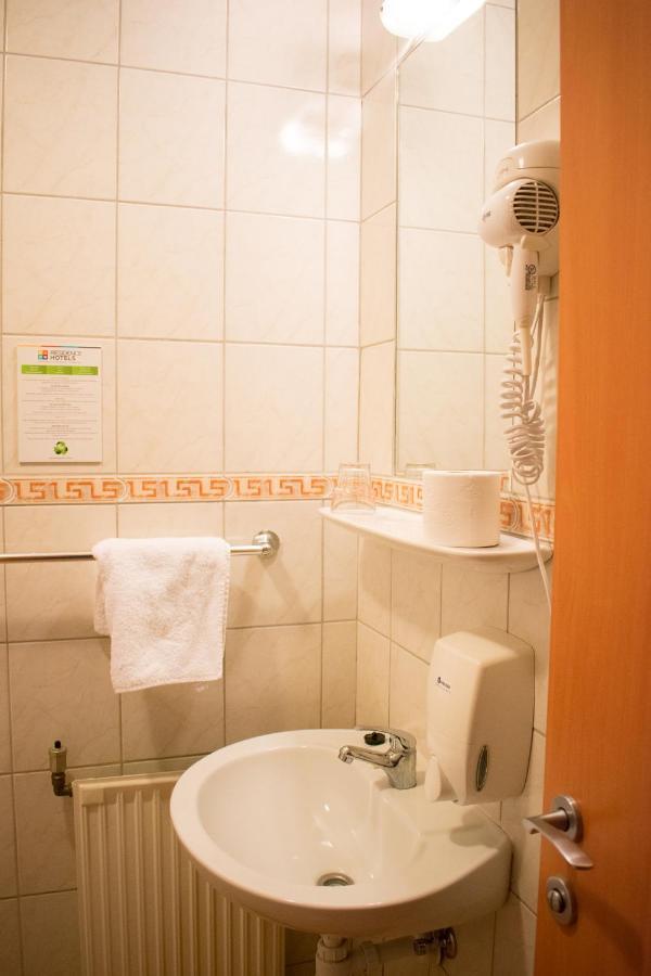 P4W Hotel Residence Szombathely Extérieur photo