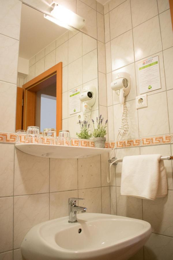 P4W Hotel Residence Szombathely Extérieur photo
