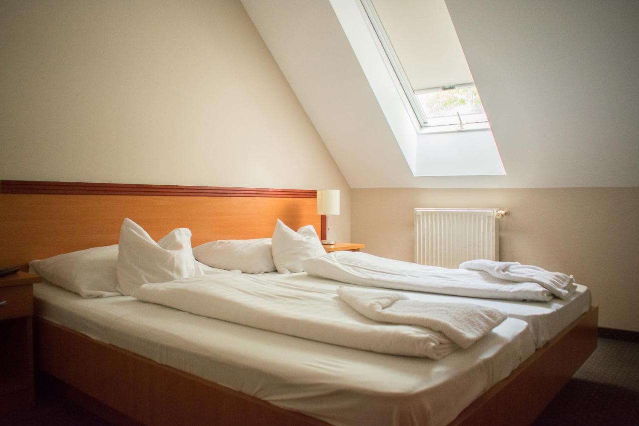 P4W Hotel Residence Szombathely Extérieur photo