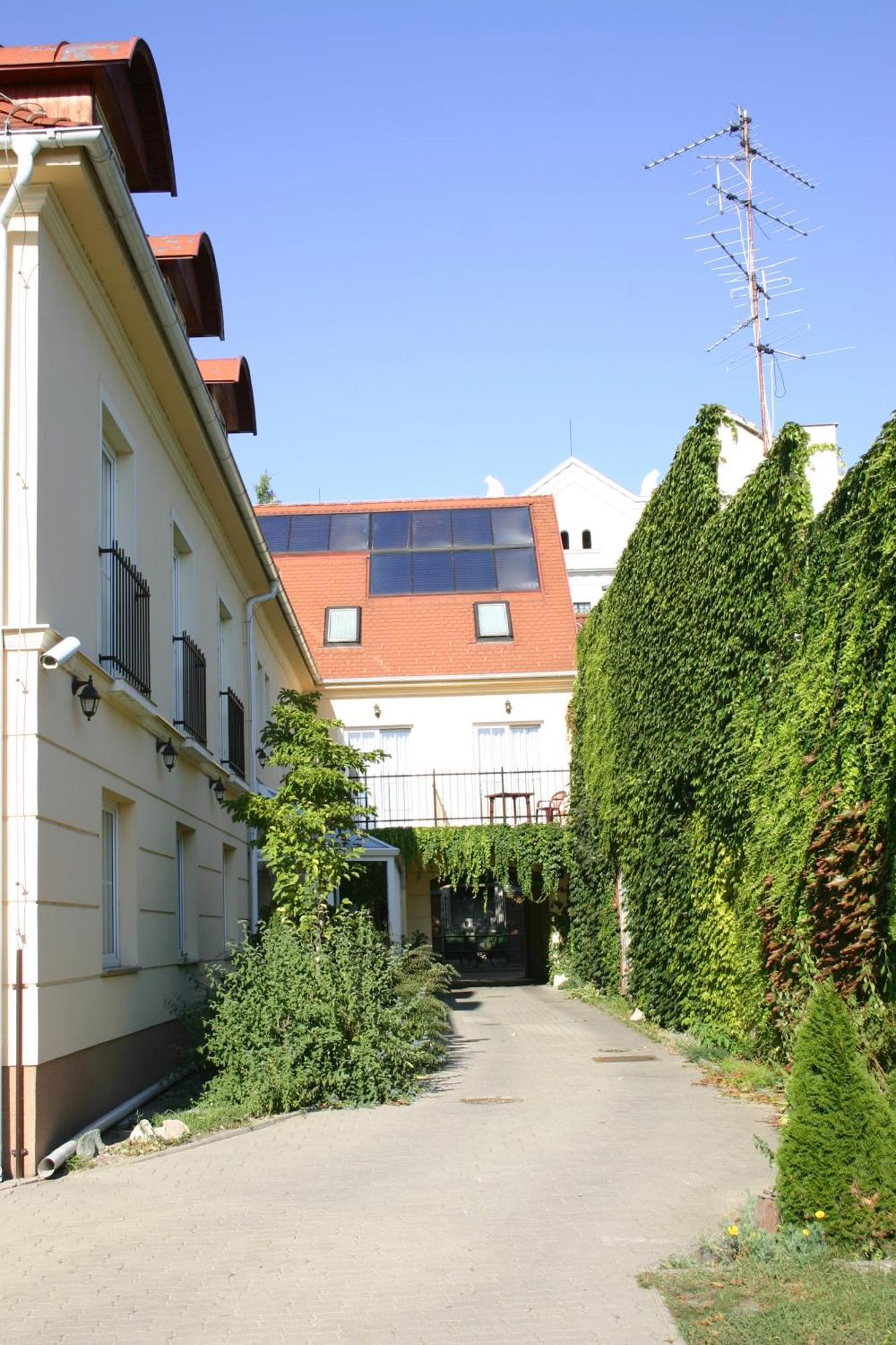 P4W Hotel Residence Szombathely Extérieur photo